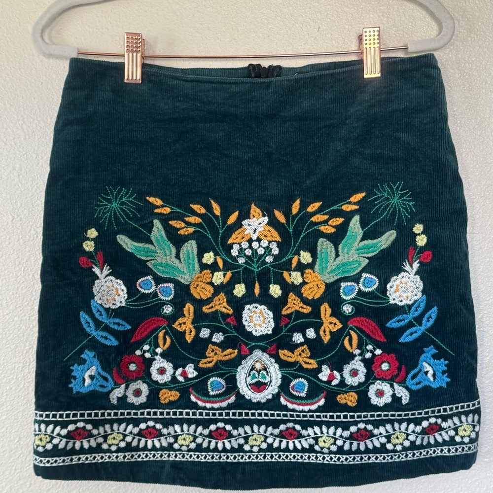 Simplee Dark Green Corduroy Floral Embroidered Mini Skirt Bohemian Artsy XL 30in - Picture 2 of 8